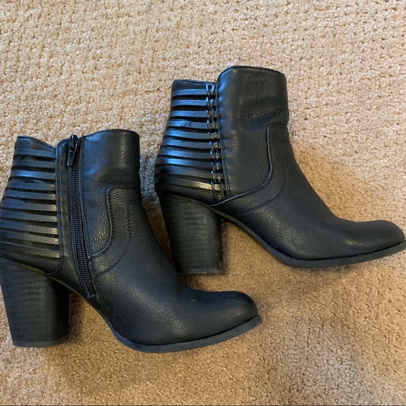 Steve Madden Black Synthetic Booties - Picture 3 of 5
